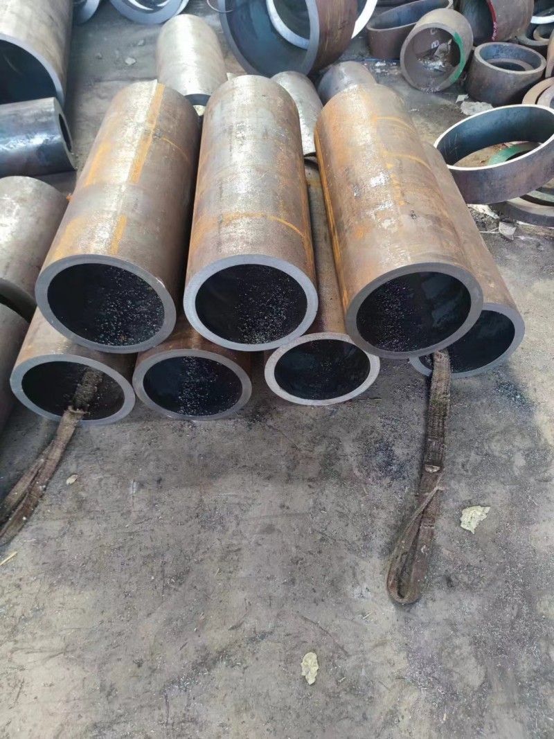 库车库车库车12Cr1MovG无缝钢管切割